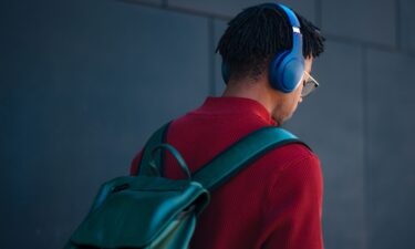 Using headphones all the time can prevent people from appreciating their surroundings.