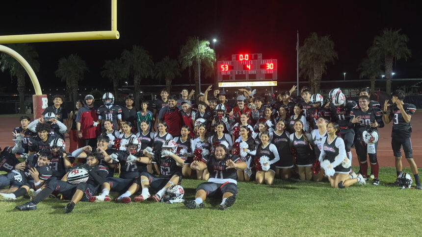 Desert Mirage clasifica para los playoffs de fútbol americano por primera vez en la historia de la escuela New Published 10:38 PM Article Topic Follows: Noticias Principales