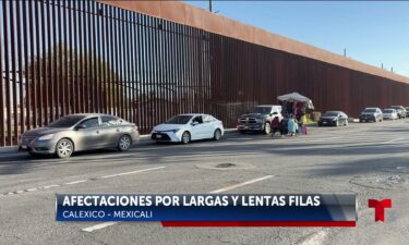 Largas filas en la garitas afectan economía local